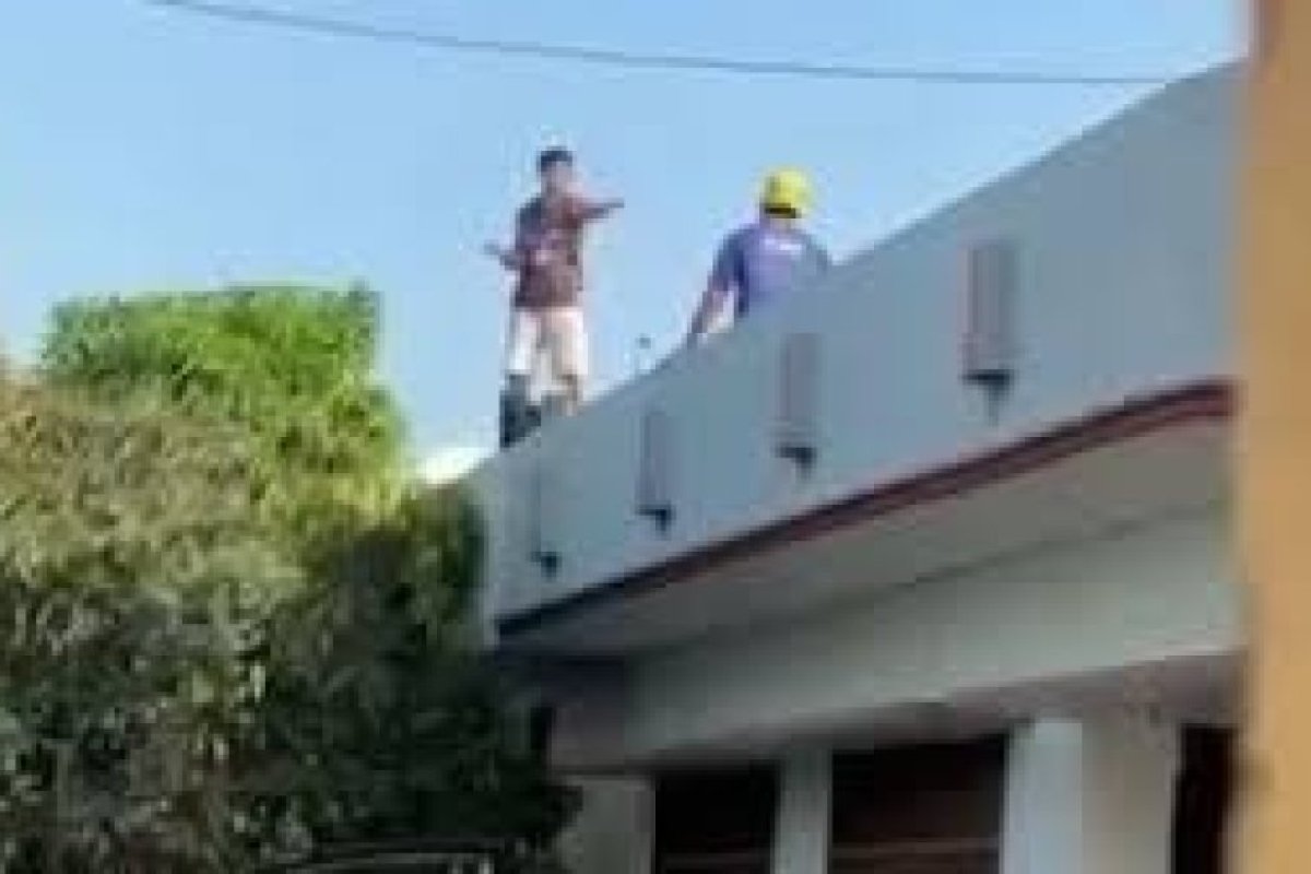 आईआईटी के छात्र ने दोस्त की खुदकुशी के बाद खोया मानसिक संतुलन, हाथ में गड़ासा लेकर हॉस्टल की छत पर मचाया भारी हंगामा
