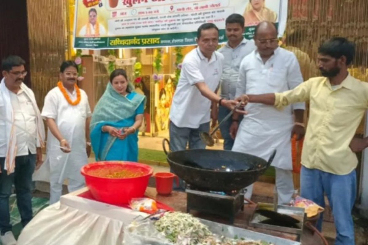 करोड़ों के आभूषण व्यवसाय को पीछे छोड़ श्रम के सम्मान की अनूठी मिसाल पेश करने आगे आए स्वर्ण व्यवसायी, छोटी सी चाय-पकौड़े की दुकान शुरू कर सबको चौंकाया।