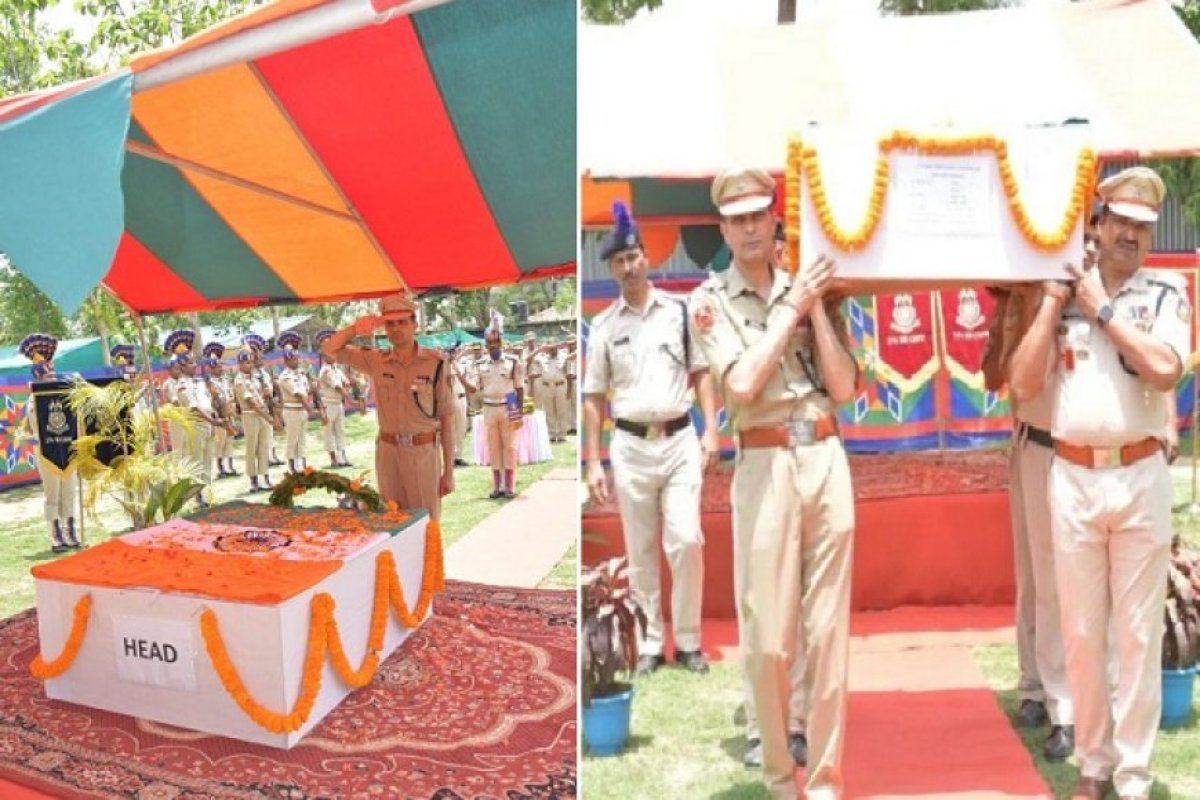 आईईडी और बारूदी सुरंगों को खोजने में माहिर बेल्जियम शेफर्ड 'गुना' ने तोड़ा दम- चाईबासा में राजकीय सम्मान के साथ दी गई अंतिम विदाई।