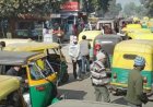 दिल्ली में सीएनजी की बढ़ती कीमतों के खिलाफ ऑटो और टैक्सी चालकों ने खोला मोर्चा, तीन दिवसीय चक्का जाम की तैयारी से बढ़ीं जनता की मुश्किलें।