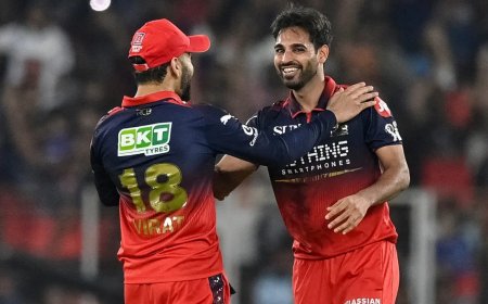 भुवनेश्वर कुमार ने रचा नया कीर्तिमान, आईपीएल इतिहास के पहले तेज गेंदबाज बनकर दुनिया को चौंकाया