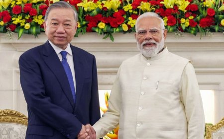 'नमो 108' कमल से लेकर बनारसी सिल्क तक, वियतनामी राष्ट्रपति टो लैम को भेंट किए पीएम मोदी के तोहफों में दिखी भारत की समृद्ध विरासत और आध्यात्मिक झलक