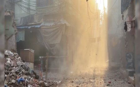 वाराणसी में बड़ी प्रशासनिक कार्रवाई, वक्फ बोर्ड के ‘मुसाफिर खाना’ पर गरजा बुलडोजर, 300 से अधिक जवानों की तैनाती