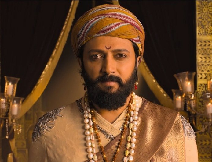 अक्षय कुमार की 'भूत बंगला' की थमी रफ्तार, 'राजा शिवाजी' की आंधी में उड़े आमिर खान के प्रोडक्शन की 'एक दिन' के परखच्चे।