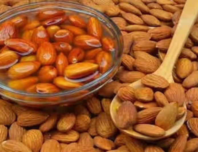 सूखे बादाम खाना सेहत के लिए कितना सही? बिना भिगोए छिलके सहित खाने के शारीरिक प्रभाव