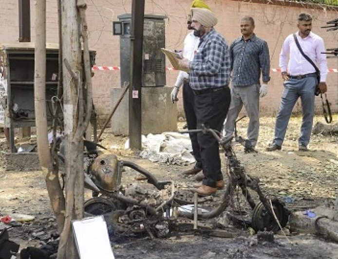 जालंधर बीएसएफ कैंप धमाके का मुख्य आरोपी गिरफ्तार, आतंकी शहजाद भट्टी के इशारे पर रची गई थी बड़ी साजिश।
