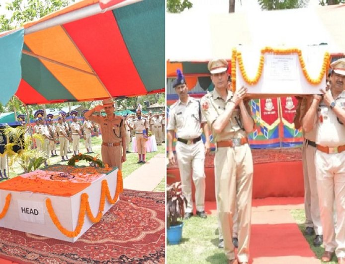 आईईडी और बारूदी सुरंगों को खोजने में माहिर बेल्जियम शेफर्ड 'गुना' ने तोड़ा दम- चाईबासा में राजकीय सम्मान के साथ दी गई अंतिम विदाई।