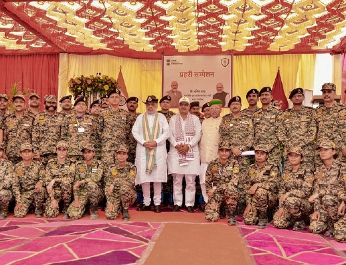 केंद्रीय गृह मंत्री अमित शाह का सीमा सुरक्षा बल को बड़ा निर्देश, अंतरराष्ट्रीय सीमा रेखा के साथ 50 किलोमीटर के दायरे की सुरक्षा सुनिश्चित करने को कहा।