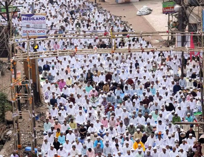 कोलकाता में ऐतिहासिक बदलाव- 107 वर्षों बाद रेड रोड पर नहीं हुई बकरीद की नमाज, ब्रिगेड परेड ग्राउंड बने नए गवाह