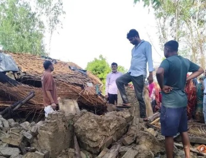 कौशांबी में प्रकृति का भयंकर तांडव: भीषण आंधी-तूफान और बारिश के कारण ढहे मकान, मलबे में दबने से चार लोगों की दर्दनाक मौत।