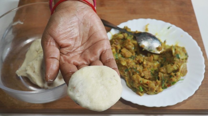 आलू कचौड़ी का आएगा परफेक्ट स्वाद: अब न फटेगी न तेल सोखेगी, घर पर बनाएं बाजार जैसी खस्ता कचौड़ी।
