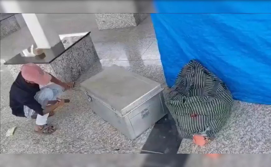 राजधानी लखनऊ में रोंगटे खड़े कर देने वाली वारदात, गोमतीनगर एक्सप्रेस ट्रेन के भीतर मिली महिला की सिर कटी लाश।