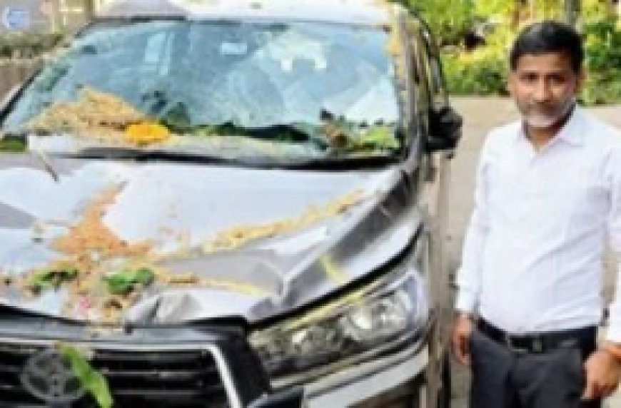 मुंबई में आंधी-तूफान के बीच चलती कैब पर गिरा विशालकाय पीपल का पेड़, बाल-बाल बची सवारियों की जान।