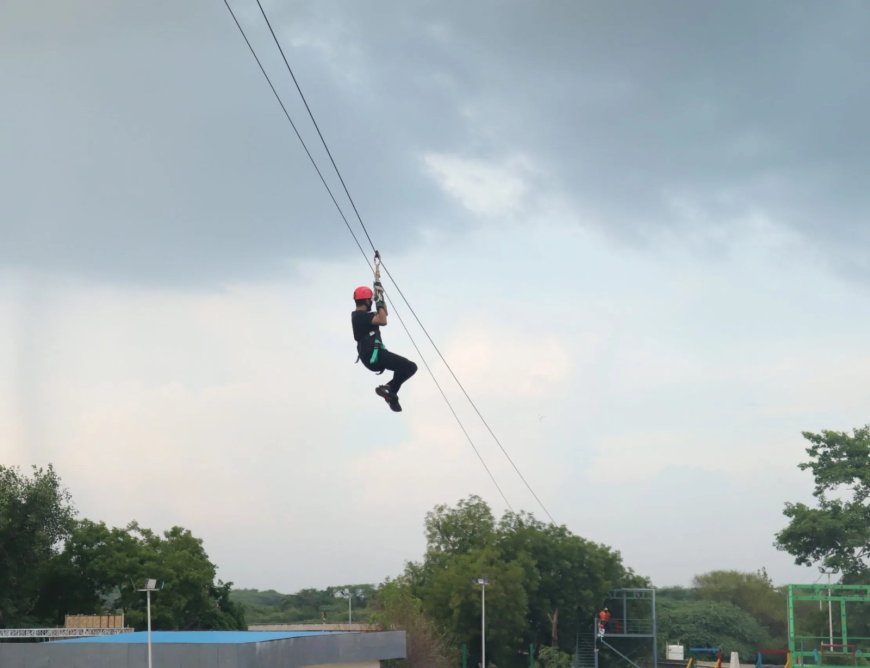 45 फीट की ऊंचाई से कंक्रीट के फर्श पर गिरा फिरोजाबाद का कुणाल, आंखों के सामने लाडले को दम तोड़ते देख रो पड़ा परिवार