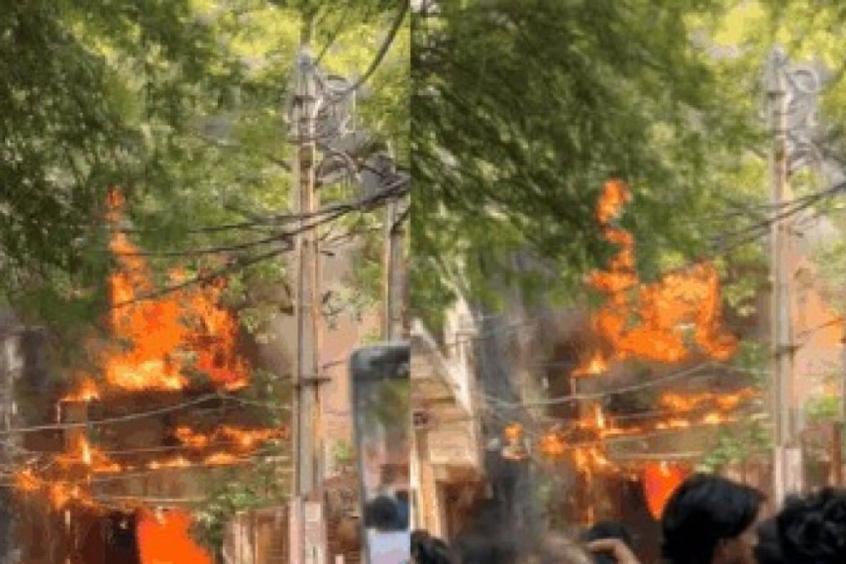 शॉर्ट सर्किट से होटलनुमा इमारत में फैले धुएं का गुबार के बीच दमकल और पुलिस के पहुंचने से पहले ही मसीहा बनकर उभरे वसीम राजा और शोएब।