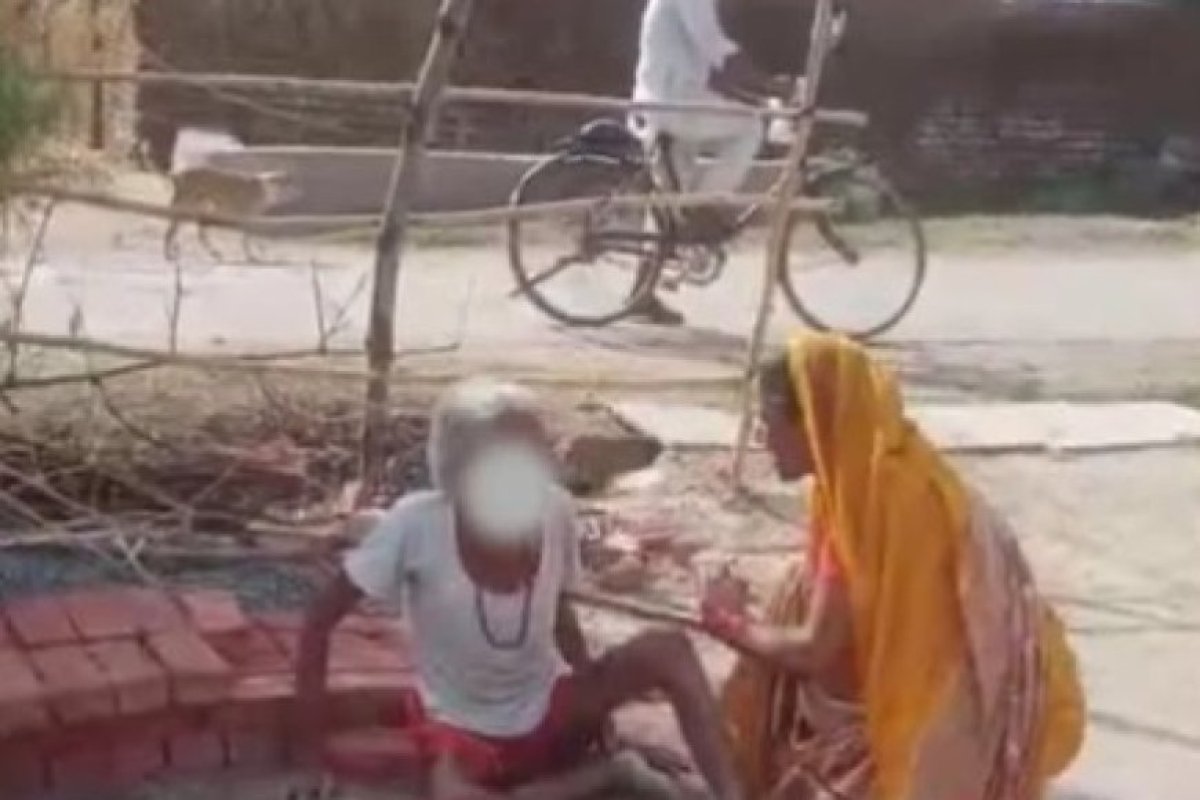 बहू ने 85 वर्षीय ससुर की बेरहमी से की पिटाई, फिर पति को जबरन जहर खिलाकर खुद भी किया जानलेवा आत्मघाती प्रयास