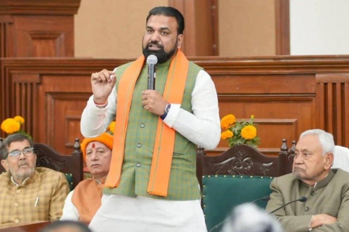 सार्वजनिक स्थलों पर बजने वाले अभद्र और उत्तेजक संगीत के खिलाफ प्रशासन ने कसी कमर, लोक संस्कृति की अस्मिता बचाने की मुहिम तेज
