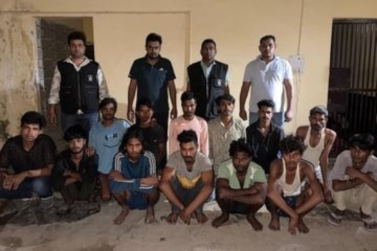 गुरुग्राम में राष्ट्रीय सुरक्षा को लेकर पुलिस की बड़ी कार्रवाई, झुग्गियों में छिपकर रह रहे 13 अवैध बांग्लादेशी घुसपैठिए गिरफ्तार