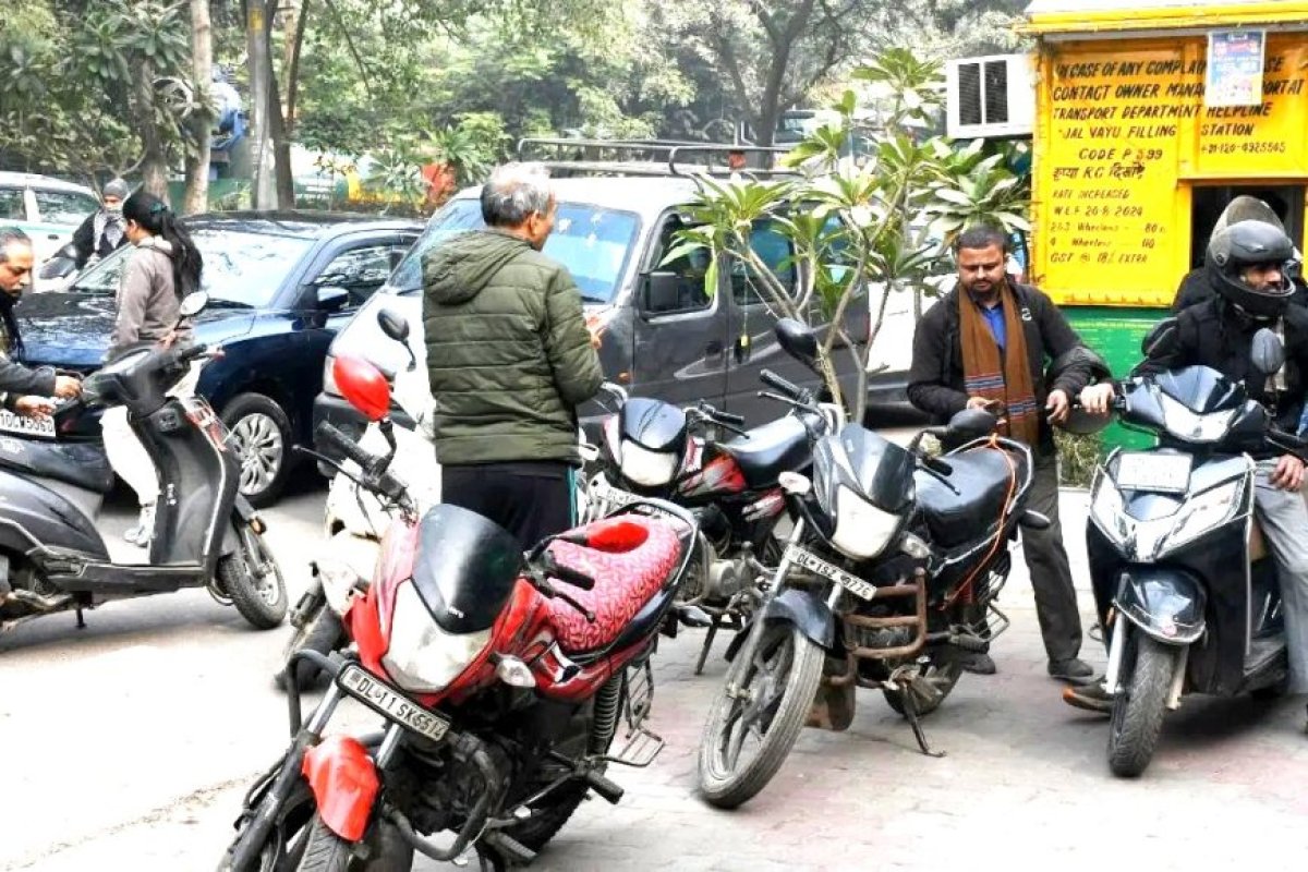बिना वैध पीयूसीसी सर्टिफिकेट के दिल्ली के किसी भी पेट्रोल पंप पर नहीं मिलेगा ईंधन, मुख्यमंत्री रेखा गुप्ता का सख्त फैसला