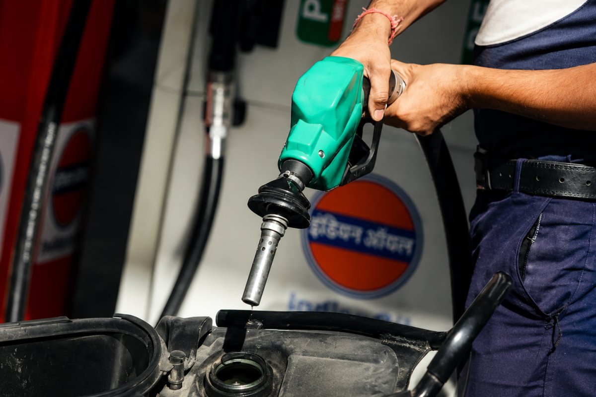 Fuel Price Today 22 June 2026: दिल्ली, मुंबई और यूपी के प्रमुख शहरों में क्या हैं पेट्रोल-डीजल के दाम? जानें लेटेस्ट रेट्स