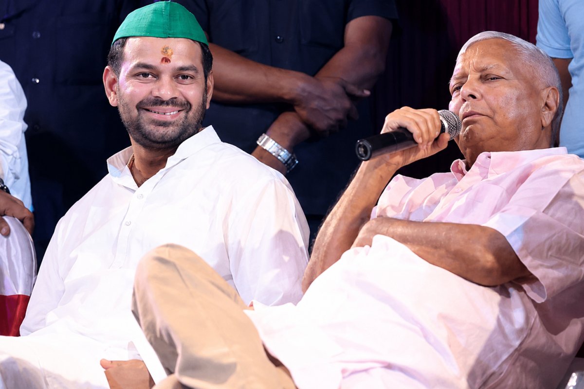 पार्टी फंड के ₹20 लाख, आईपैड और सोने की चेन गायब! तेज प्रताप यादव के सरकारी बंगले में हुई चोरी, पीए पर लगा गंभीर आरोप