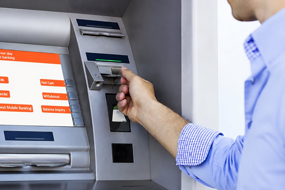 Digital Banking in UP: यूपी में स्मार्टफोन ने बदली बैंकिंग की सूरत, दो साल में दोगुने हुए मोबाइल बैंकिंग यूजर