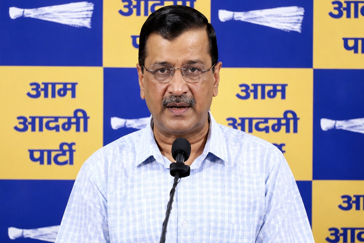 Kejriwal in Ayodhya: रामलला की शरण में अरविंद केजरीवाल, अयोध्या दौरे से उत्तर प्रदेश की राजनीति में मचेगी हलचल