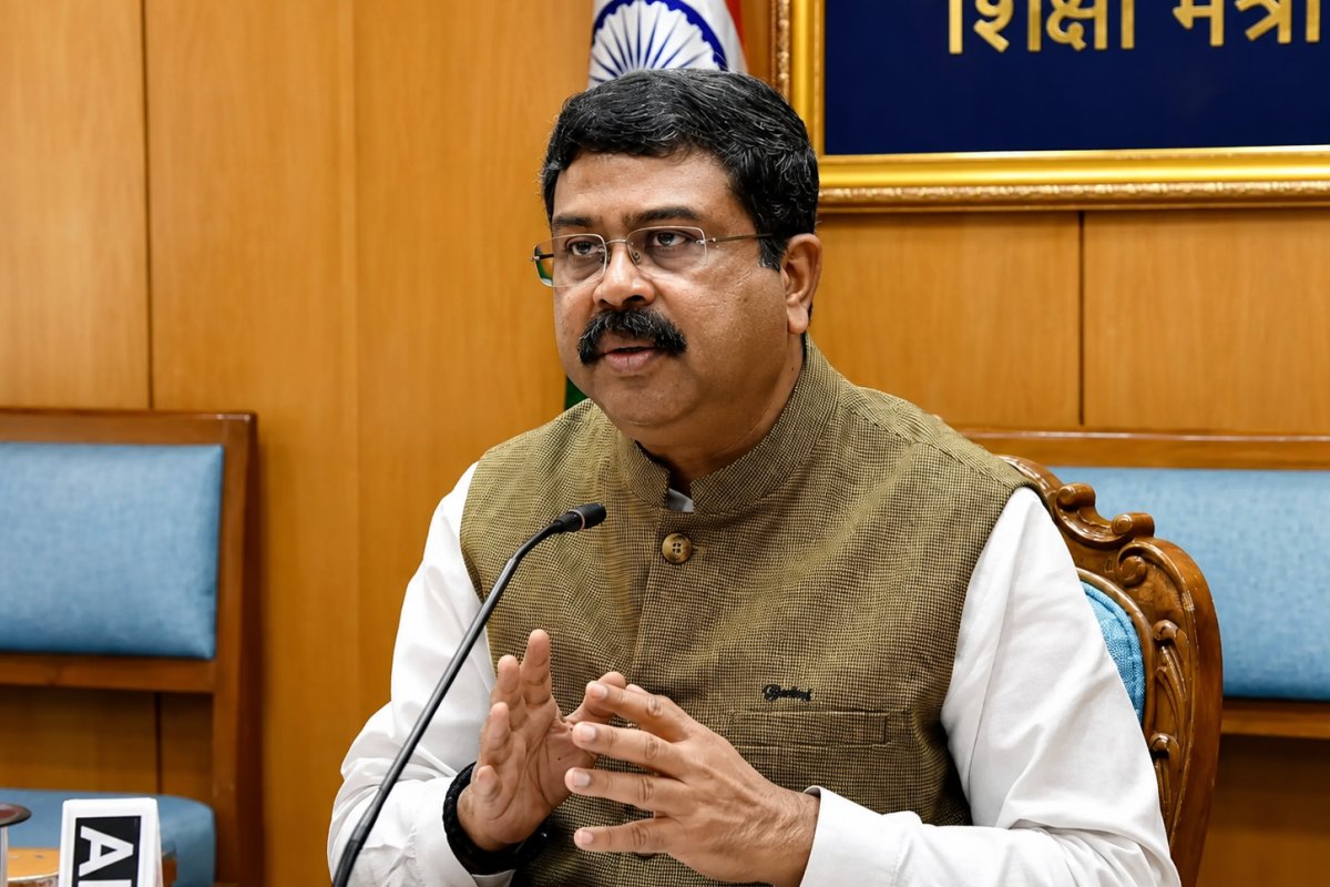 Dharmendra Pradhan on NEET: 'राहुल-खरगे की रैली से छूटी बच्चों की परीक्षा', शिक्षा मंत्री ने कांग्रेस को घेरा