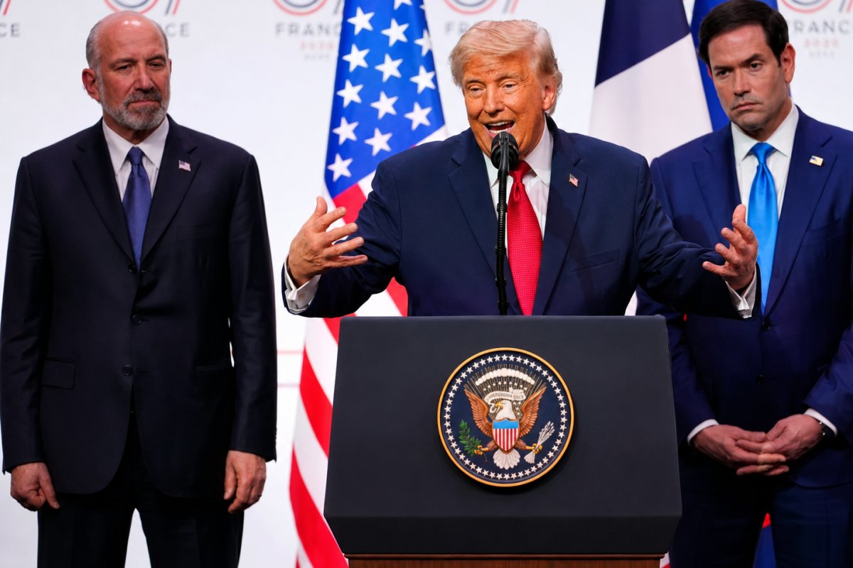 US Iran War Tension: स्ट्रेट ऑफ होर्मुज के पास अमेरिका का ईरान पर हवाई हमला, ट्रंप बोले- 'अस्तित्व मिटा देंगे'