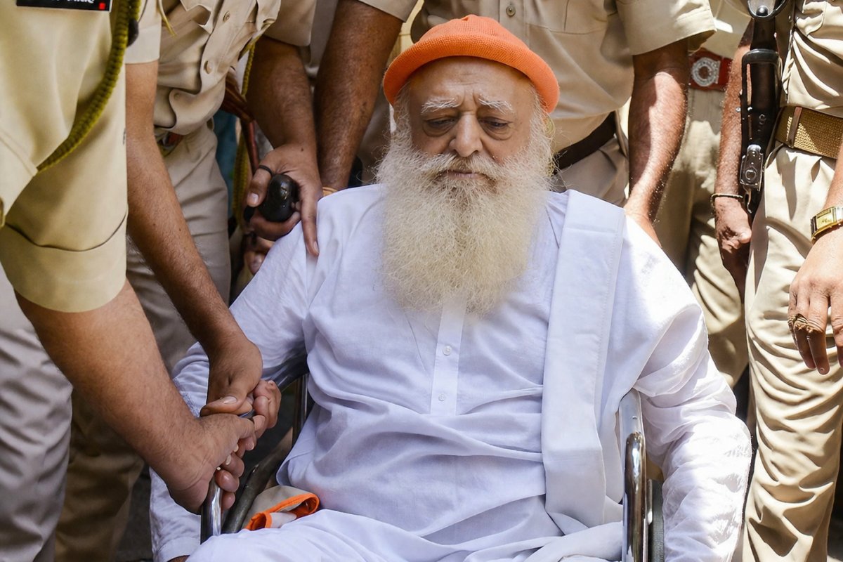 Asaram Bapu Bail Application Supreme Court: सुप्रीम कोर्ट से आसाराम को बड़ा झटका, शीर्ष अदालत बोली- तबीयत ज्यादा बिगड़ने पर ही करेंगे विचार
