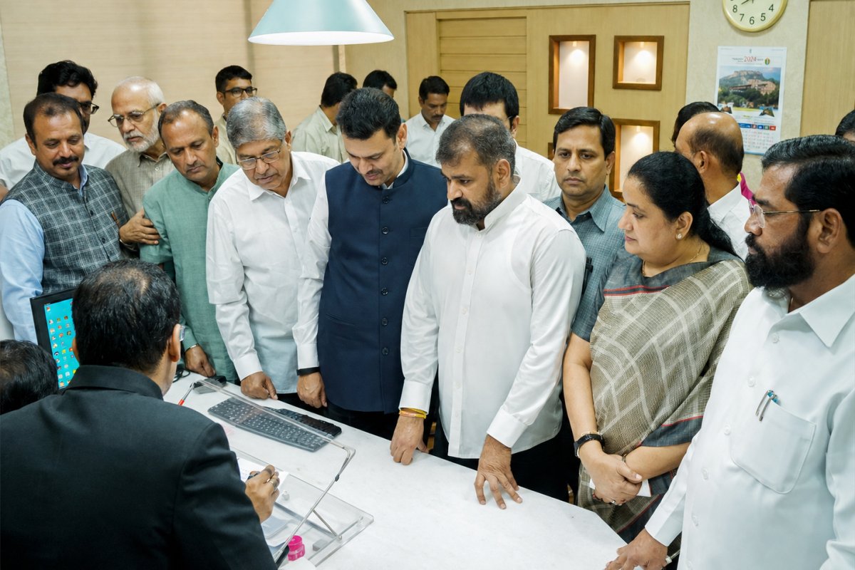 Maharashtra Politics Update: शिवसेना UBT को लगा तगड़ा झटका, आदित्य ठाकरे के करीबी सचिन अहिर मुख्यमंत्री शिंदे की सेना में शामिल