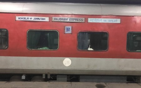 भारतीय रेलवे के गौरवशाली इतिहास और आधुनिकता का सबसे बड़ा प्रतीक है राजधानी एक्सप्रेस, जानिए इसके नाम के पीछे छिपा असली और रोचक अर्थ।