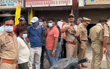 संगम नगरी प्रयागराज के साउथ मलाका क्षेत्र में बंद मकान के भीतर से 4 लोगों के सड़े-गले शव मिलने से पूरे उत्तर प्रदेश में मची भारी सनसनी।