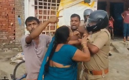 कुशीनगर में विवादित जमीन पर कब्जे को लेकर भारी हंगामा, पुलिसकर्मियों और महिलाओं के बीच तीखी झड़प