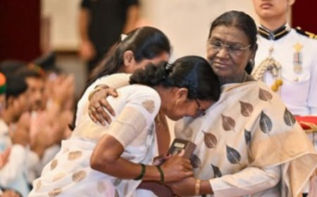 राष्ट्रपति भवन के रक्षा अलंकरण समारोह में भावुक हुआ पूरा देश, मरणोपरांत कीर्ति चक्र लेते समय भावविह्वल हुईं अमर शहीद की माता