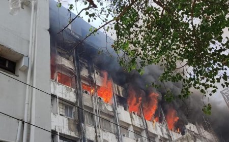 पटना की सबसे ऊंची और प्रतिष्ठित व्यावसायिक इमारतों में से एक, बिस्कोमान भवन में भीषण अग्निकांड, 13वीं मंजिल पर मची भारी तबाही।