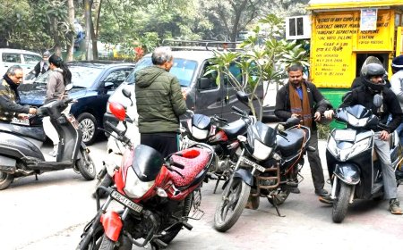 बिना वैध पीयूसीसी सर्टिफिकेट के दिल्ली के किसी भी पेट्रोल पंप पर नहीं मिलेगा ईंधन, मुख्यमंत्री रेखा गुप्ता का सख्त फैसला