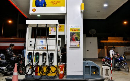 Fuel Price Today: दिल्ली, यूपी से मुंबई तक पेट्रोल-डीजल के दाम जारी, गाड़ी की टंकी फुल कराने से पहले चेक करें रेट लिस्ट