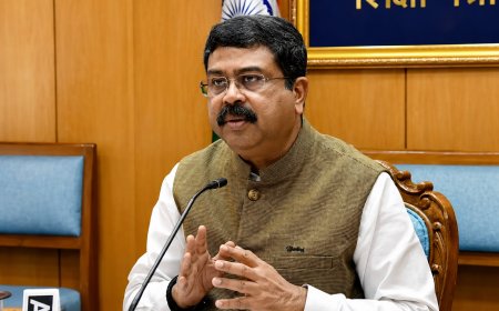 Dharmendra Pradhan on NEET: 'राहुल-खरगे की रैली से छूटी बच्चों की परीक्षा', शिक्षा मंत्री ने कांग्रेस को घेरा