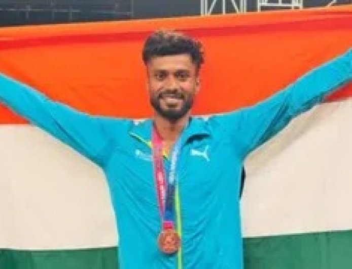 कैमूर की पहाड़ियों से हॉन्गकॉन्ग के अंतरराष्ट्रीय ट्रैक तक का ऐतिहासिक सफर, नंगे पैर दौड़ने वाले पीयूष राज ने देश को दिलाया एशियाई पदक।