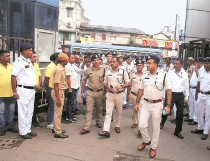 पश्चिम बंगाल में केंद्रीय और राज्य जांच एजेंसियों की कार्रवाई में आई अभूतपूर्व तेजी, विभिन्न घोटालों और आपराधिक मामलों में घिरे सत्ताधारी दल के बड़े नेताओं पर कसा शिकंजा।