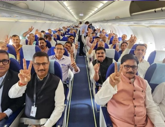 'जिस जमीन पर पिता उगाते थे अन्न, वहीं से भरकर आई हूं उड़ान': मुख्यमंत्री से मिलकर जेवर के किसान की बेटी ने व्यक्त की अपनी भावनाएं