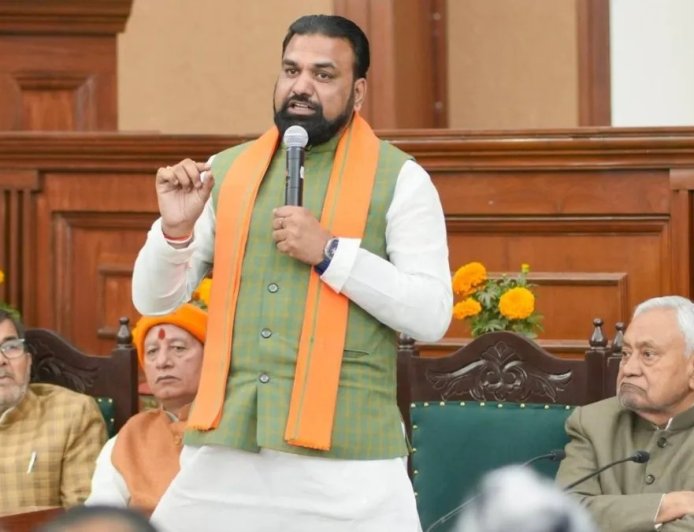 सार्वजनिक स्थलों पर बजने वाले अभद्र और उत्तेजक संगीत के खिलाफ प्रशासन ने कसी कमर, लोक संस्कृति की अस्मिता बचाने की मुहिम तेज