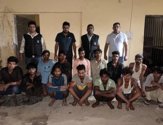 गुरुग्राम में राष्ट्रीय सुरक्षा को लेकर पुलिस की बड़ी कार्रवाई, झुग्गियों में छिपकर रह रहे 13 अवैध बांग्लादेशी घुसपैठिए गिरफ्तार
