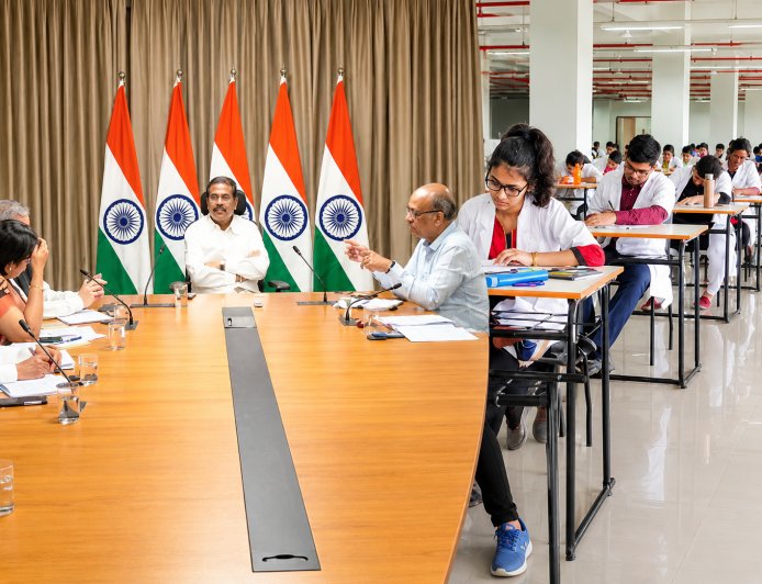 NEET-UG Re-Exam को लेकर प्रयागराज सहित देश के कई चुनिंदा शहरों के लिए राष्ट्रीय परीक्षा एजेंसी ने जारी किए आपातकालीन दिशा-निर्देश।