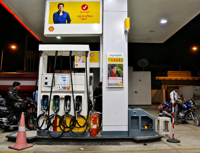 Fuel Price Today: दिल्ली, यूपी से मुंबई तक पेट्रोल-डीजल के दाम जारी, गाड़ी की टंकी फुल कराने से पहले चेक करें रेट लिस्ट