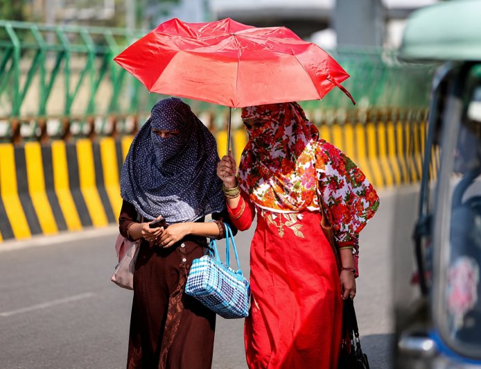 UP Weather Alert: यूपी में आज 30 जिलों में बारिश और तेज हवाओं का अलर्ट, 29 जून से मानसून मचाएगा धमाल