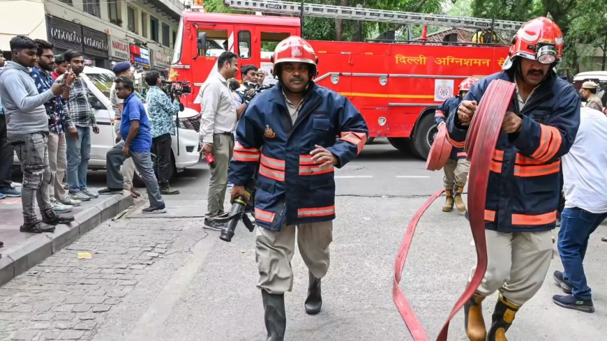 मंजूरी सिर्फ 6 कमरों की और धड़ल्ले से बना दिए 26 कमरे, दिल्ली के मालवीय नगर में नियमों को ताक पर रखकर चलाया जा रहा था मौत का व्यापार।