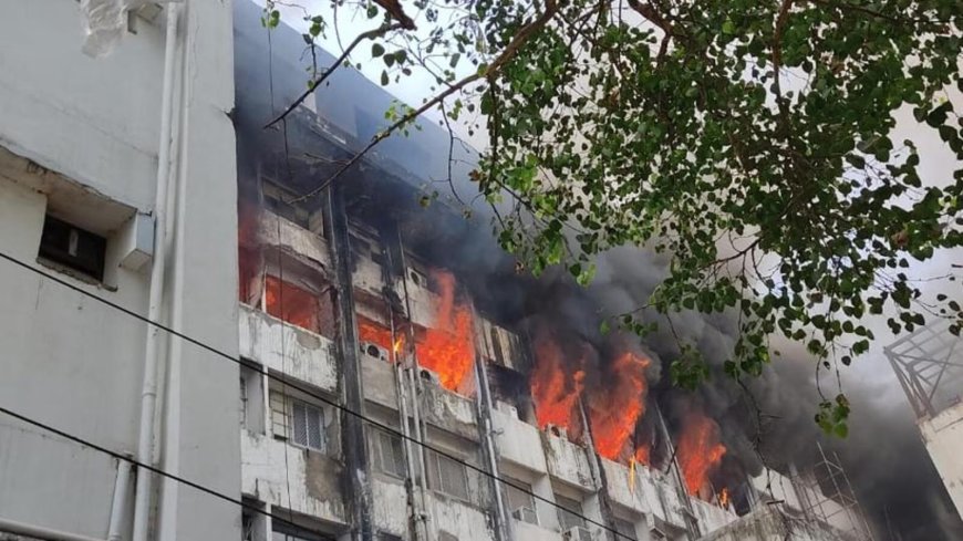 पटना की सबसे ऊंची और प्रतिष्ठित व्यावसायिक इमारतों में से एक, बिस्कोमान भवन में भीषण अग्निकांड, 13वीं मंजिल पर मची भारी तबाही।