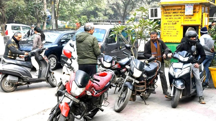 बिना वैध पीयूसीसी सर्टिफिकेट के दिल्ली के किसी भी पेट्रोल पंप पर नहीं मिलेगा ईंधन, मुख्यमंत्री रेखा गुप्ता का सख्त फैसला